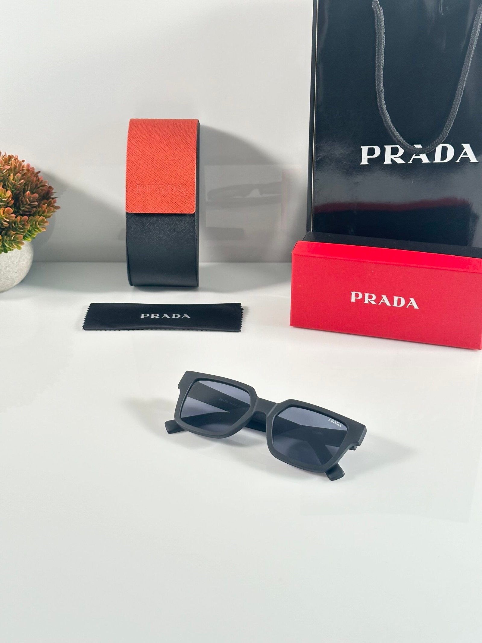 Prada_8720_Mate_Black
