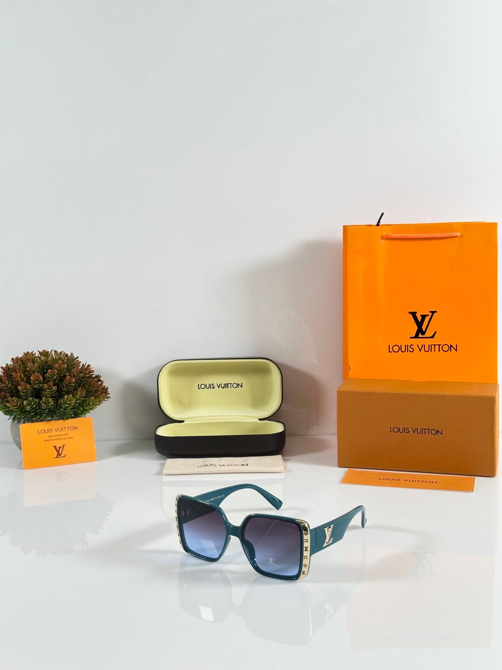 Louis_Vuitton_WMNS_9552_Green