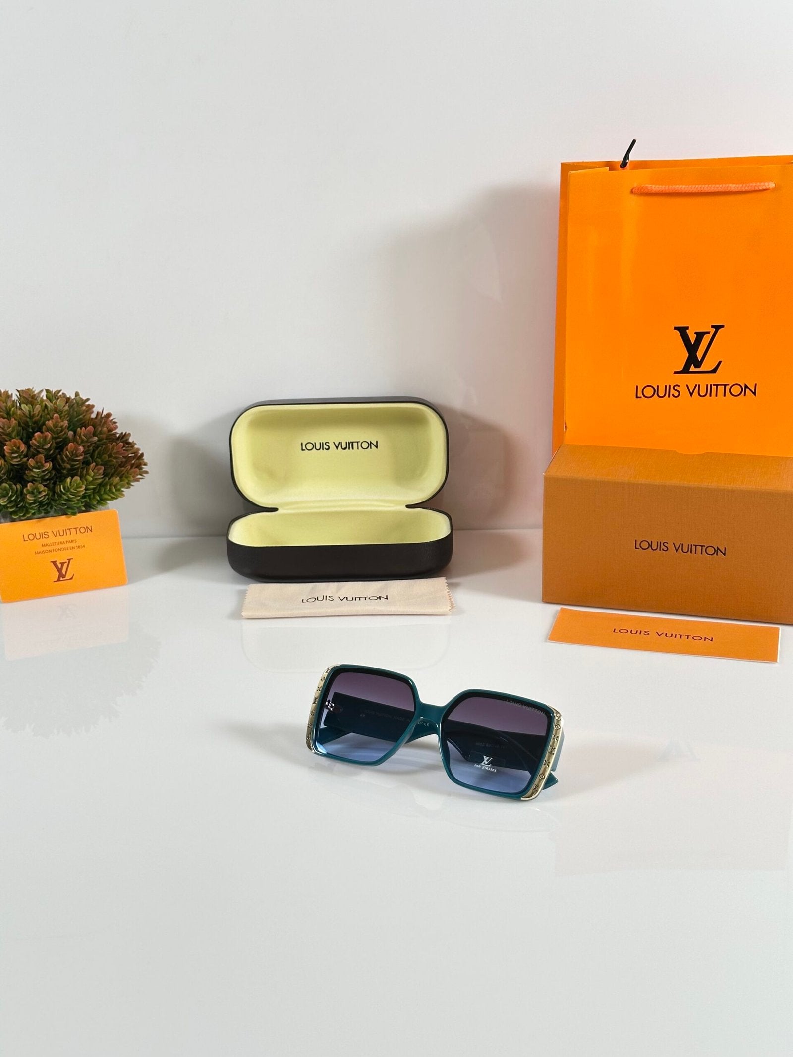 Louis_Vuitton_WMNS_9552_Green