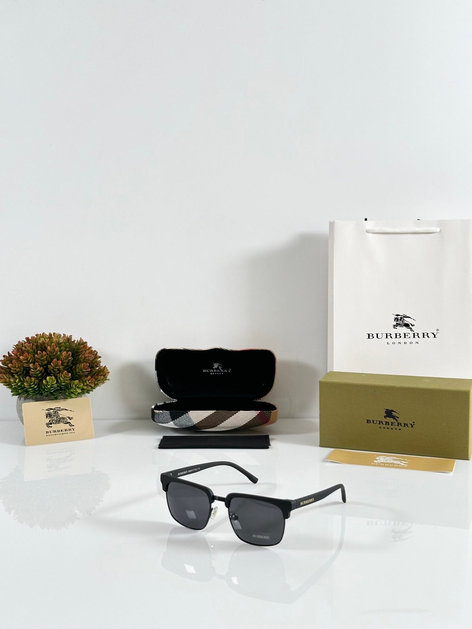 BB 2821 Black
