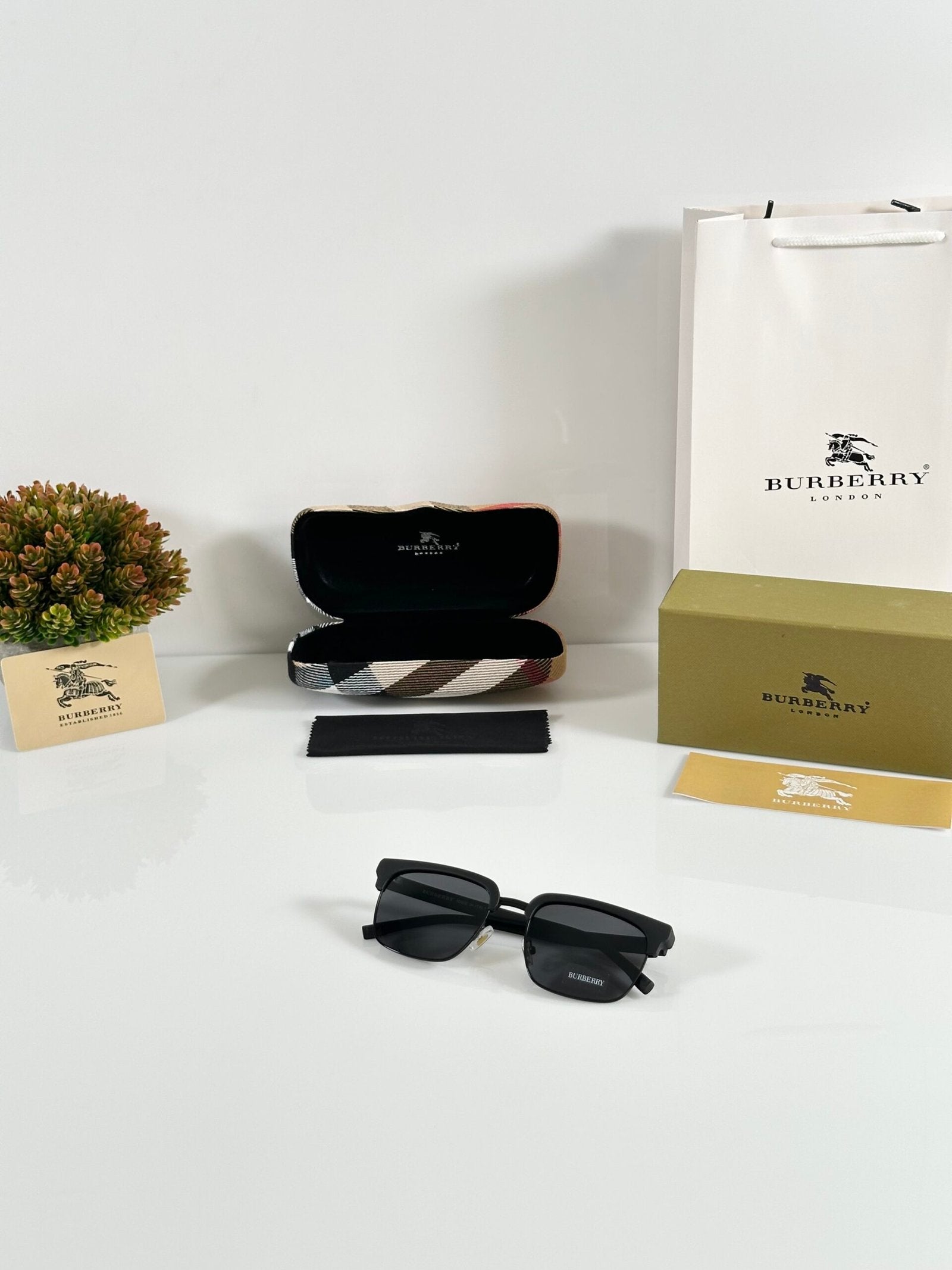 BB 2821 Black