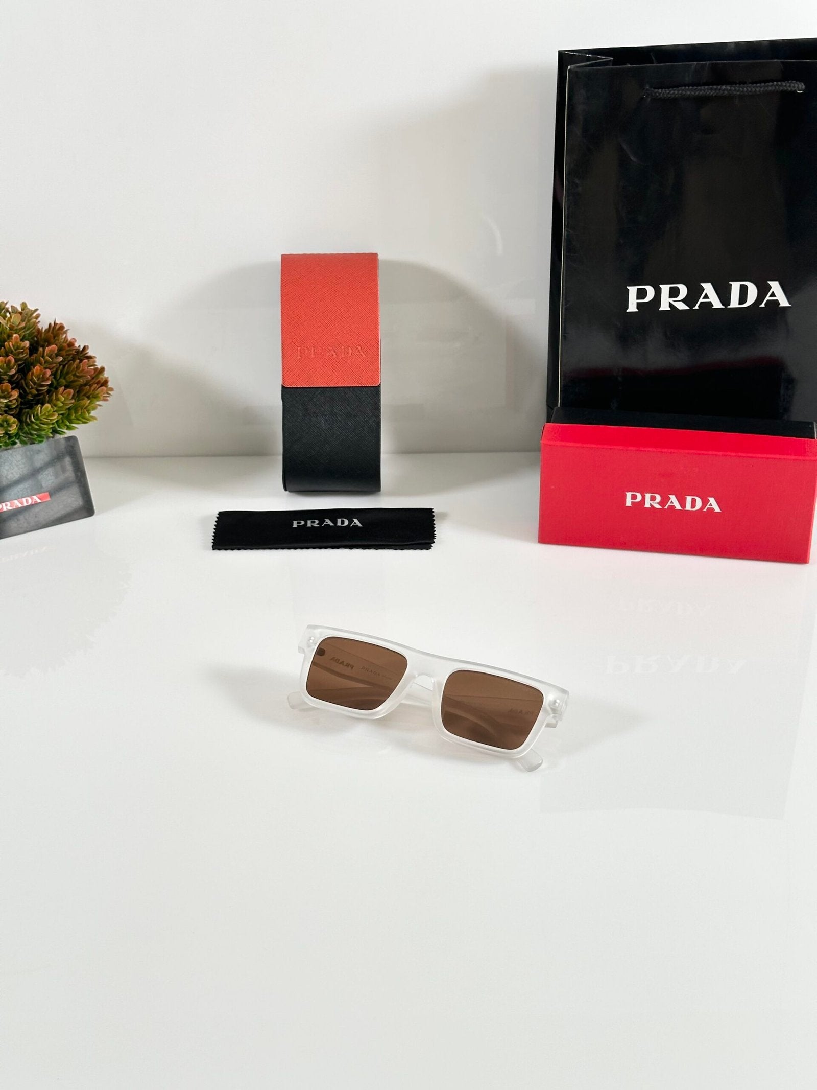 Prada_19_Ice_Brown