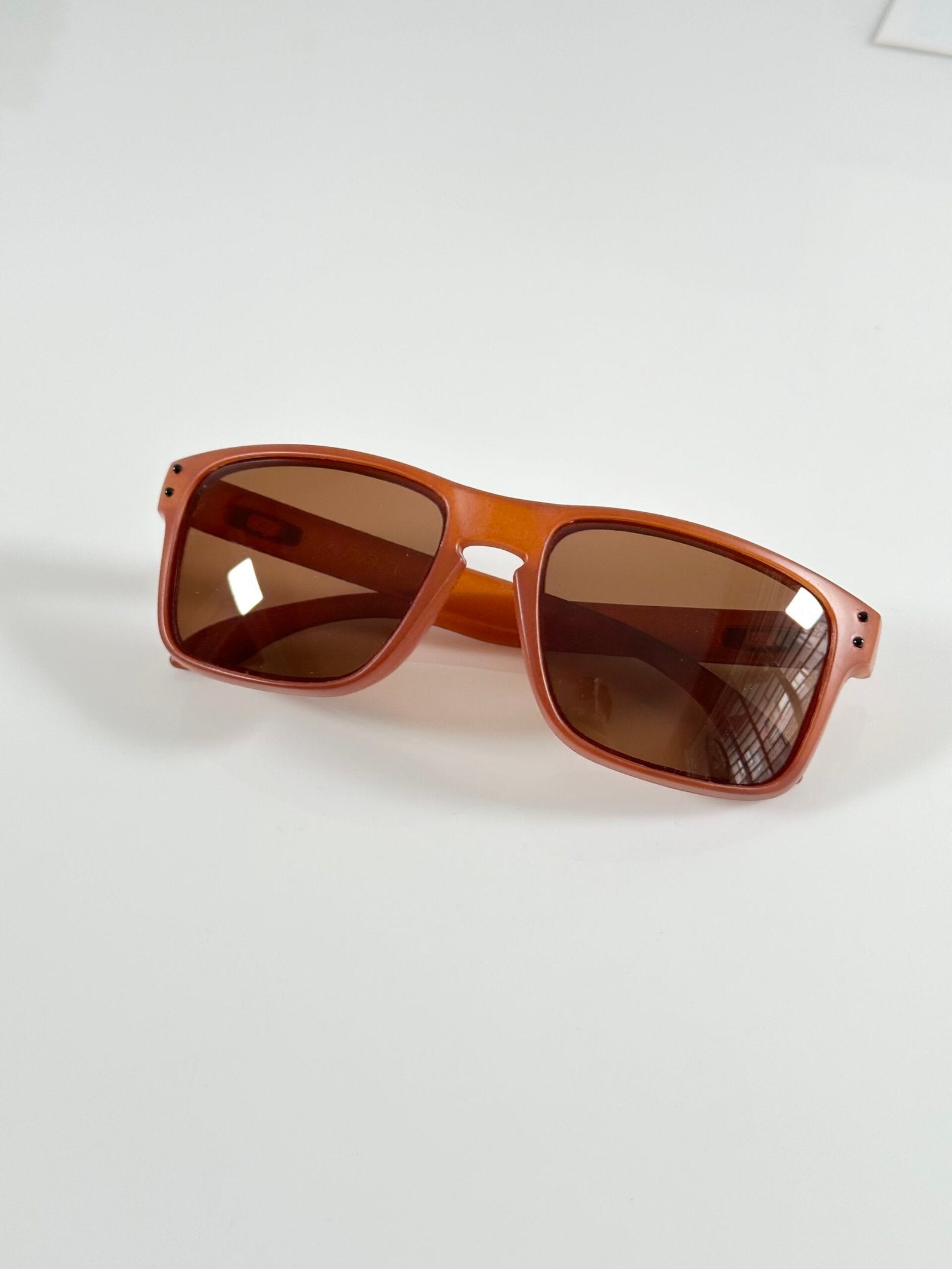 Oakley_9102_Brown