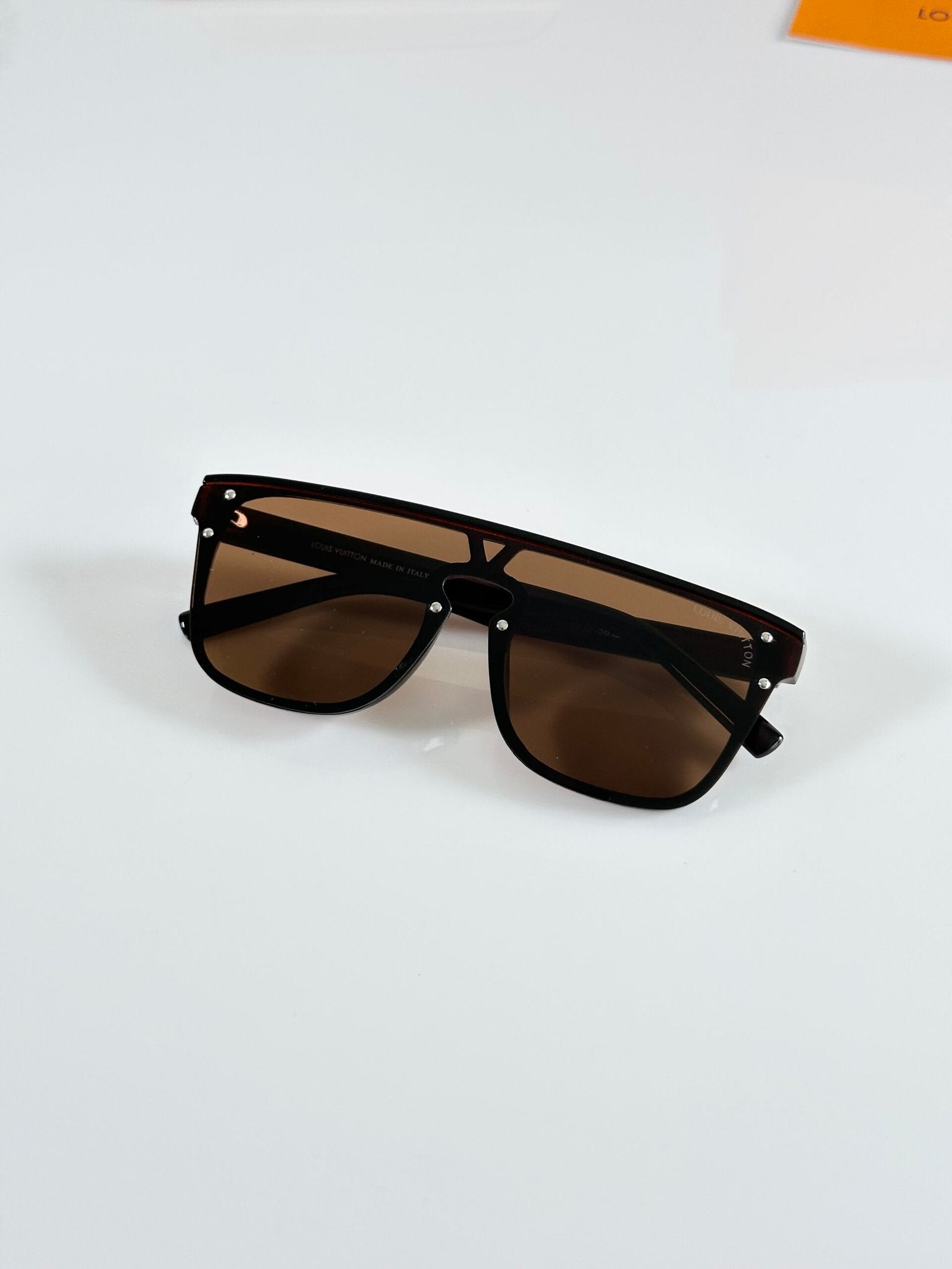 Louis_Vuitton_1822_Brown