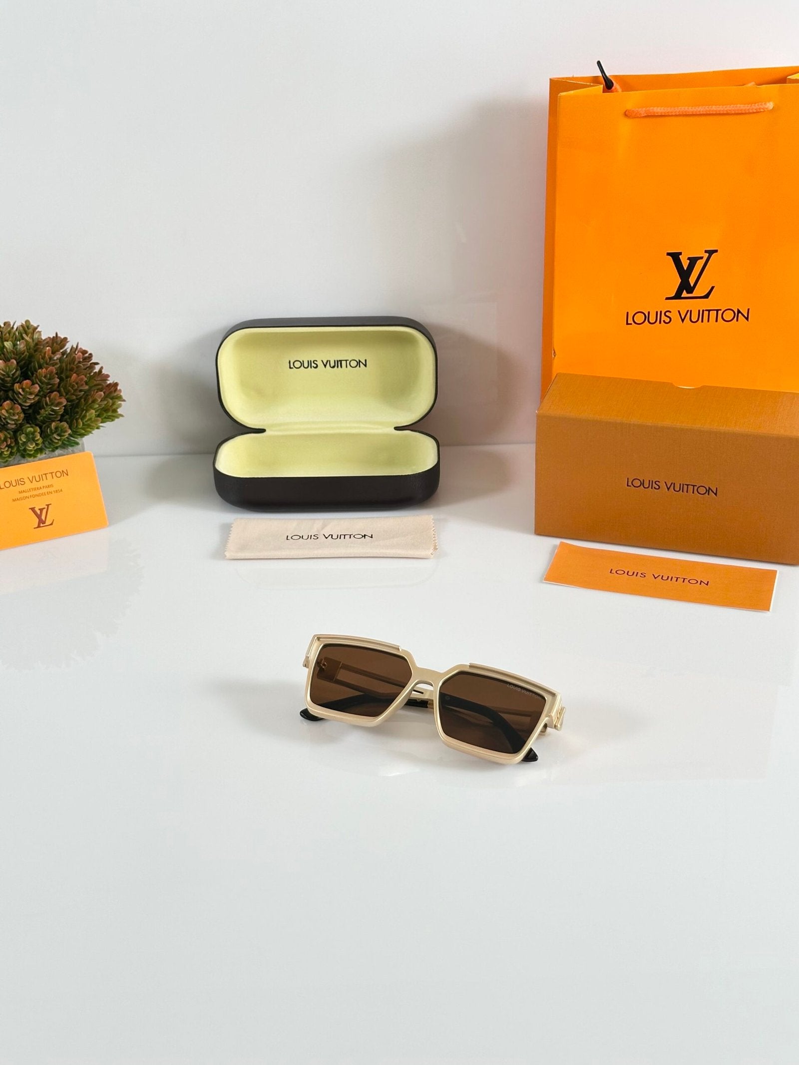 LV 139 Gold Brown