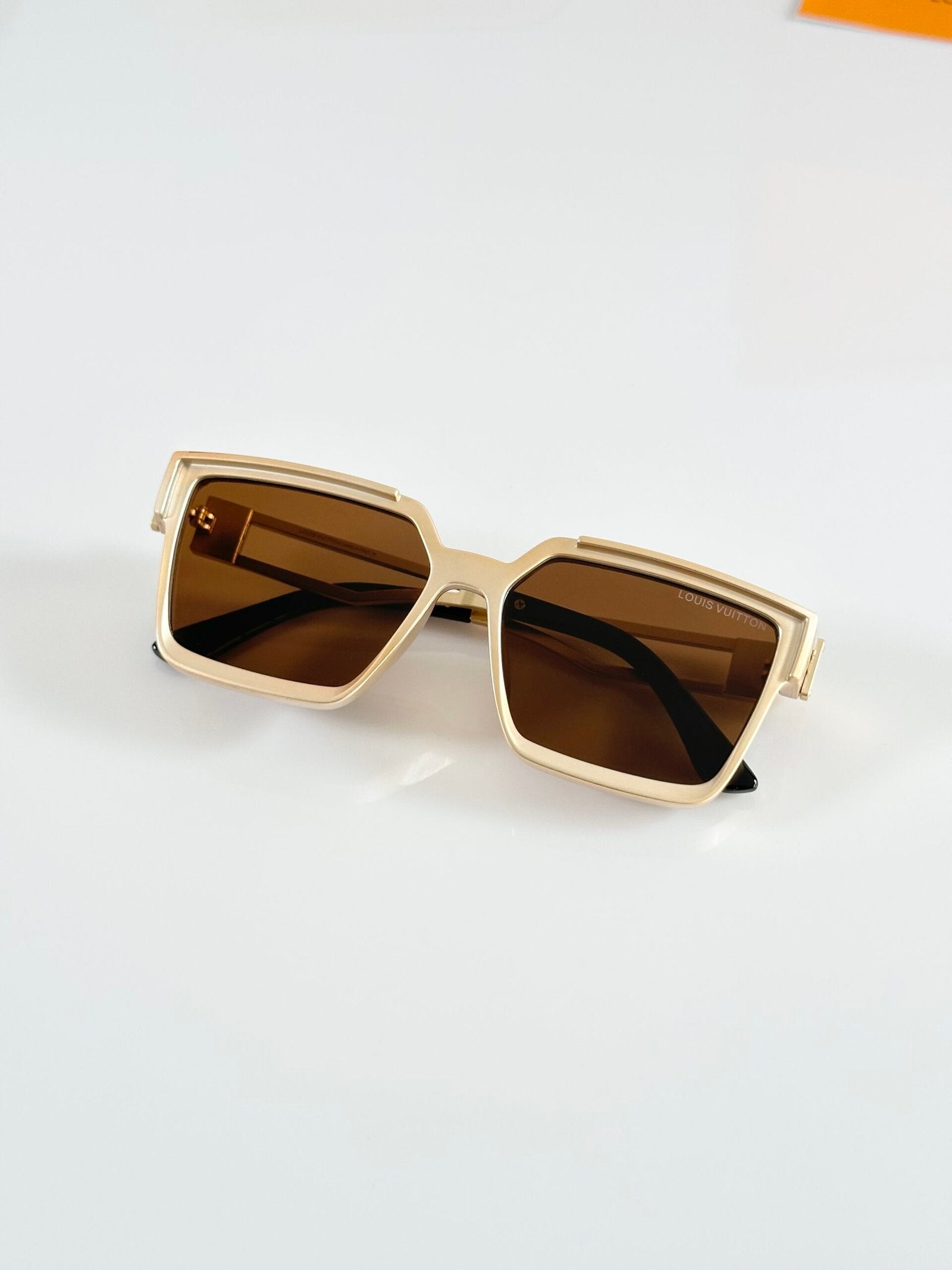 LV 139 Gold Brown