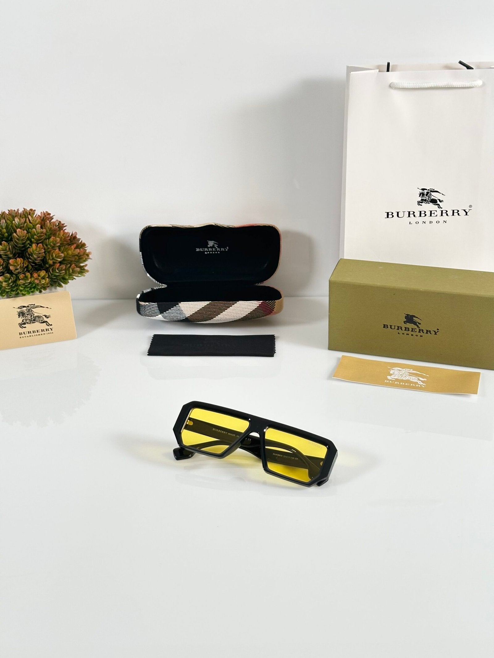 BB_4366_Black_Yellow
