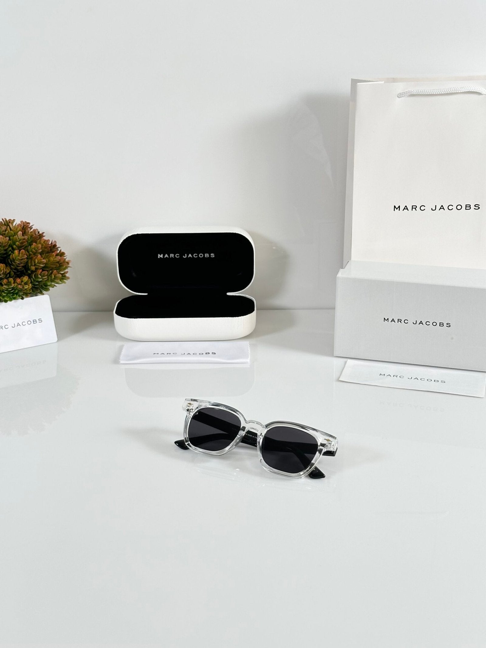 Marc Jacobs 1114 Water Black