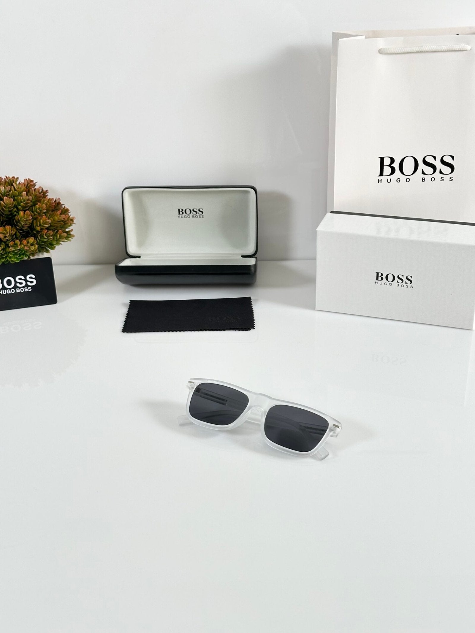 Hugo_Boss_1322_Ice_Black