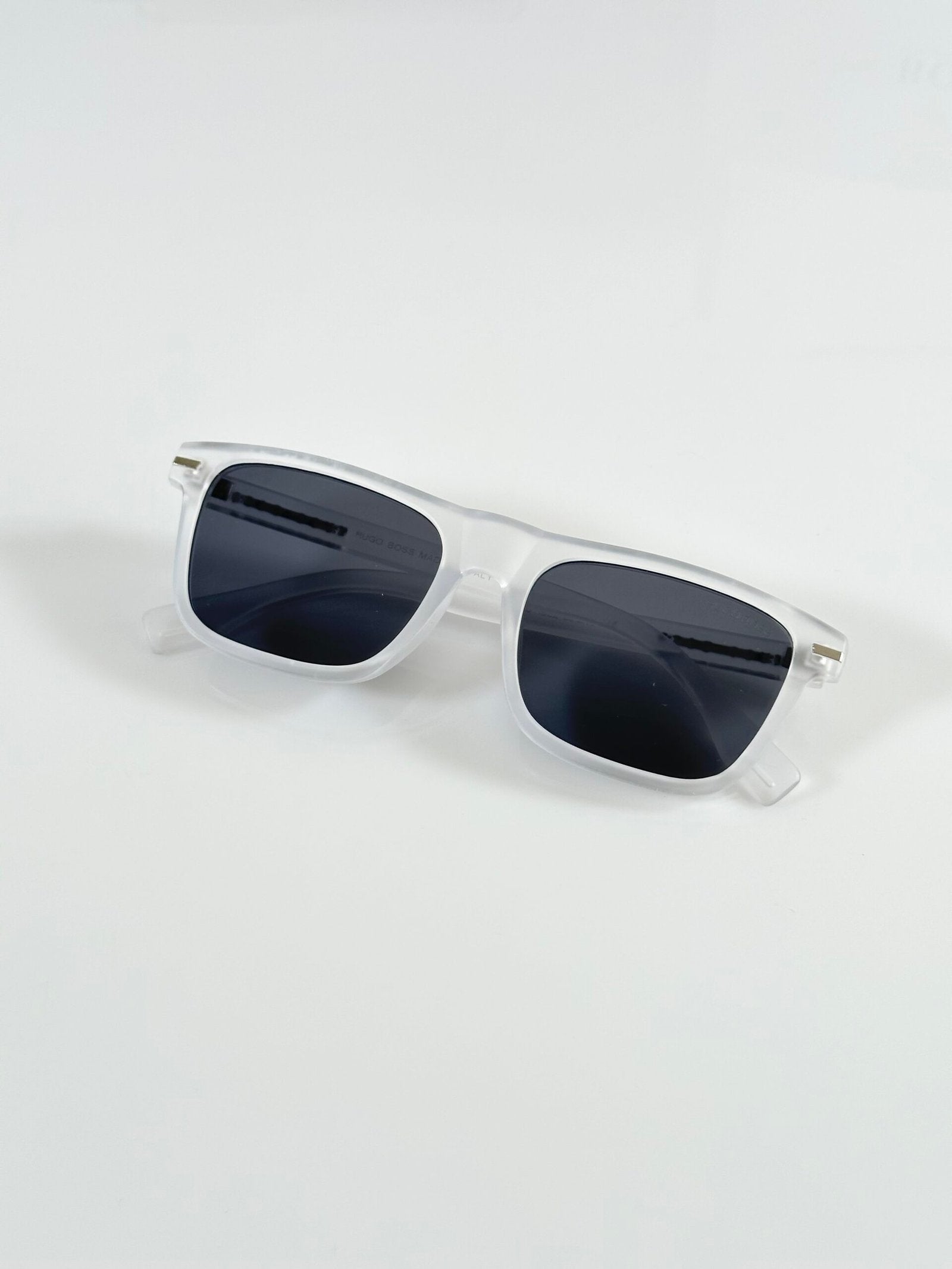 Hugo_Boss_1322_Ice_Black