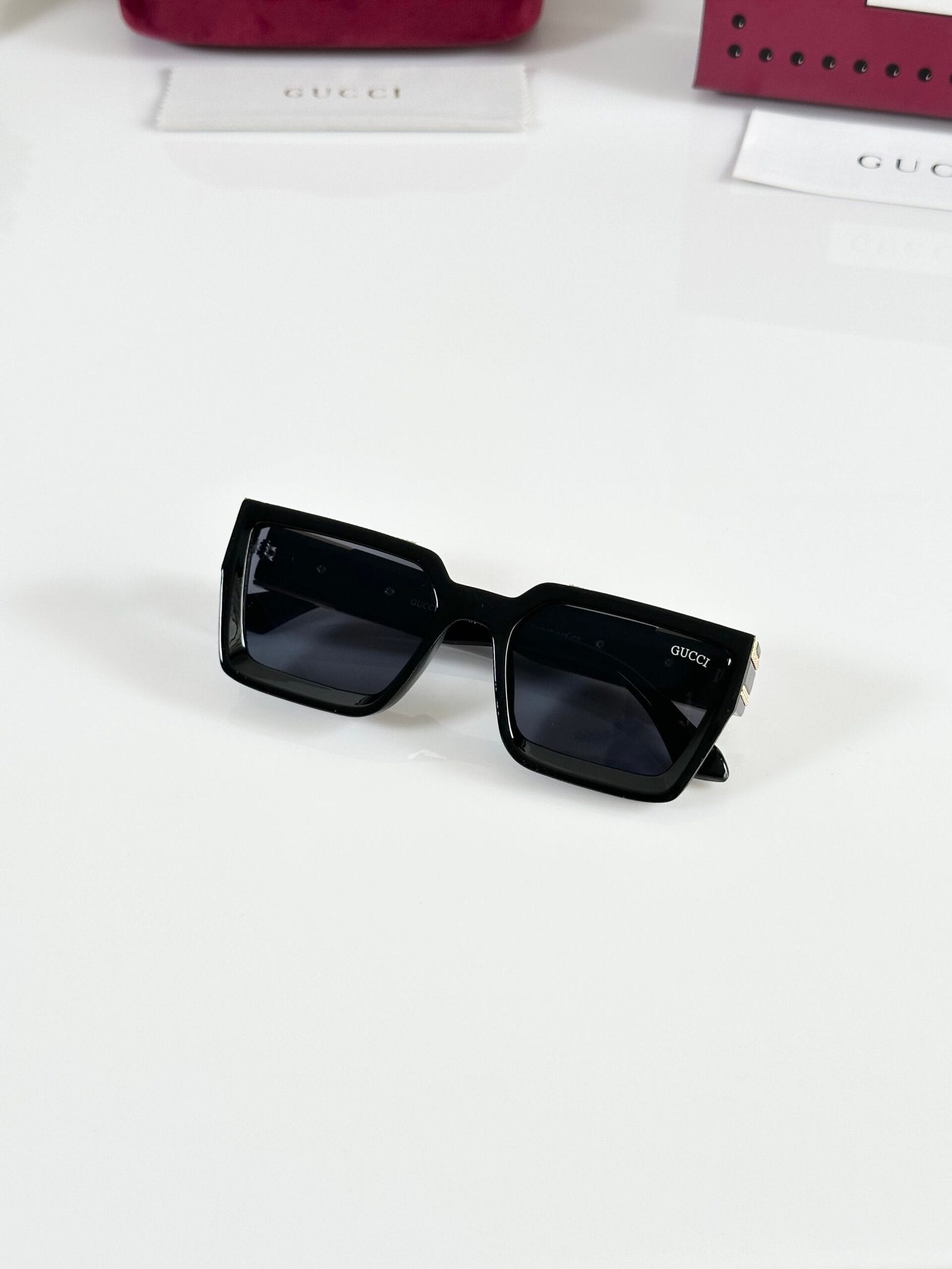 GG 02 Gold Black