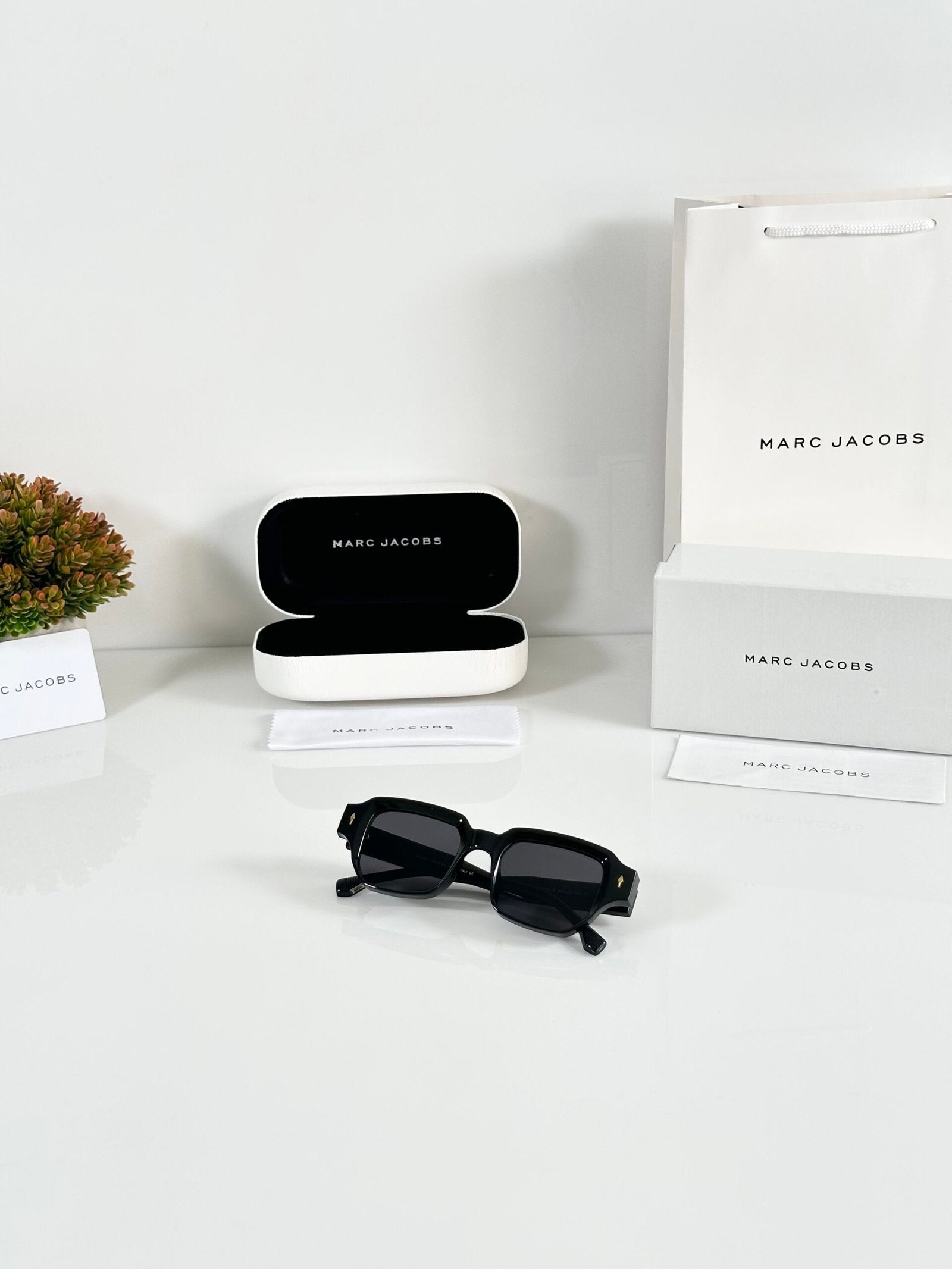 Marc Jacobs 1110 Black