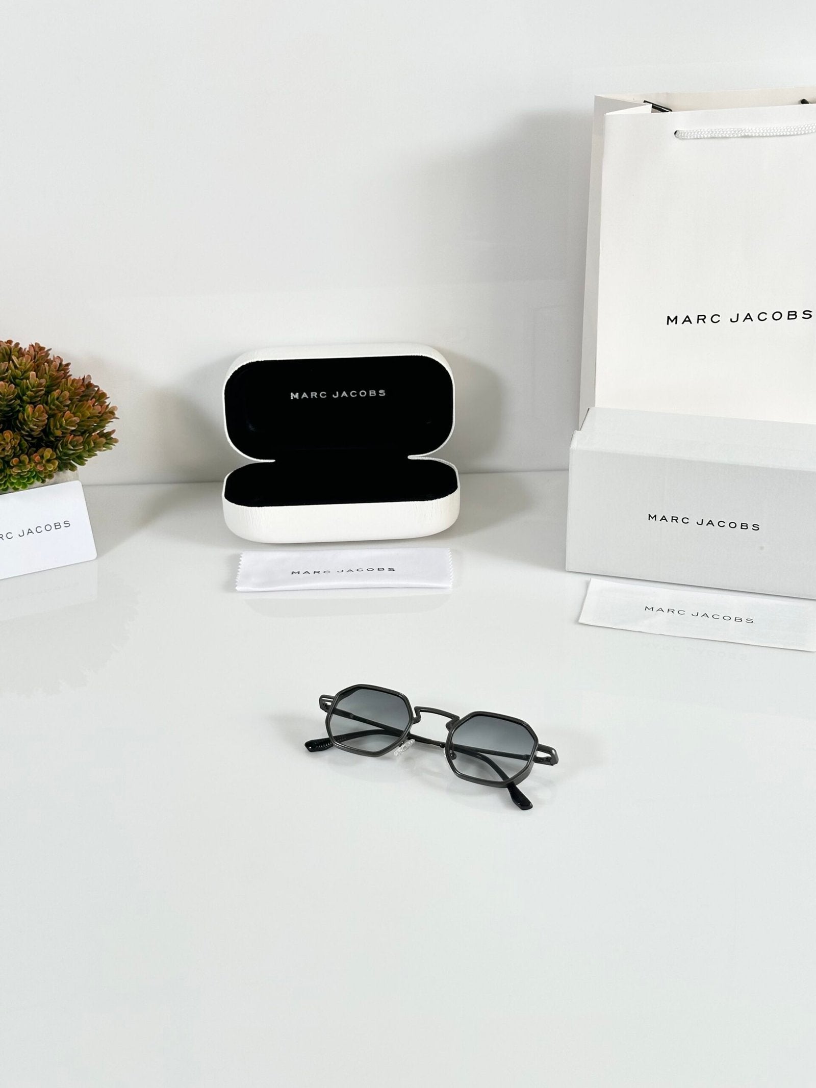 Marc Jacobs 506 Gun Green DC