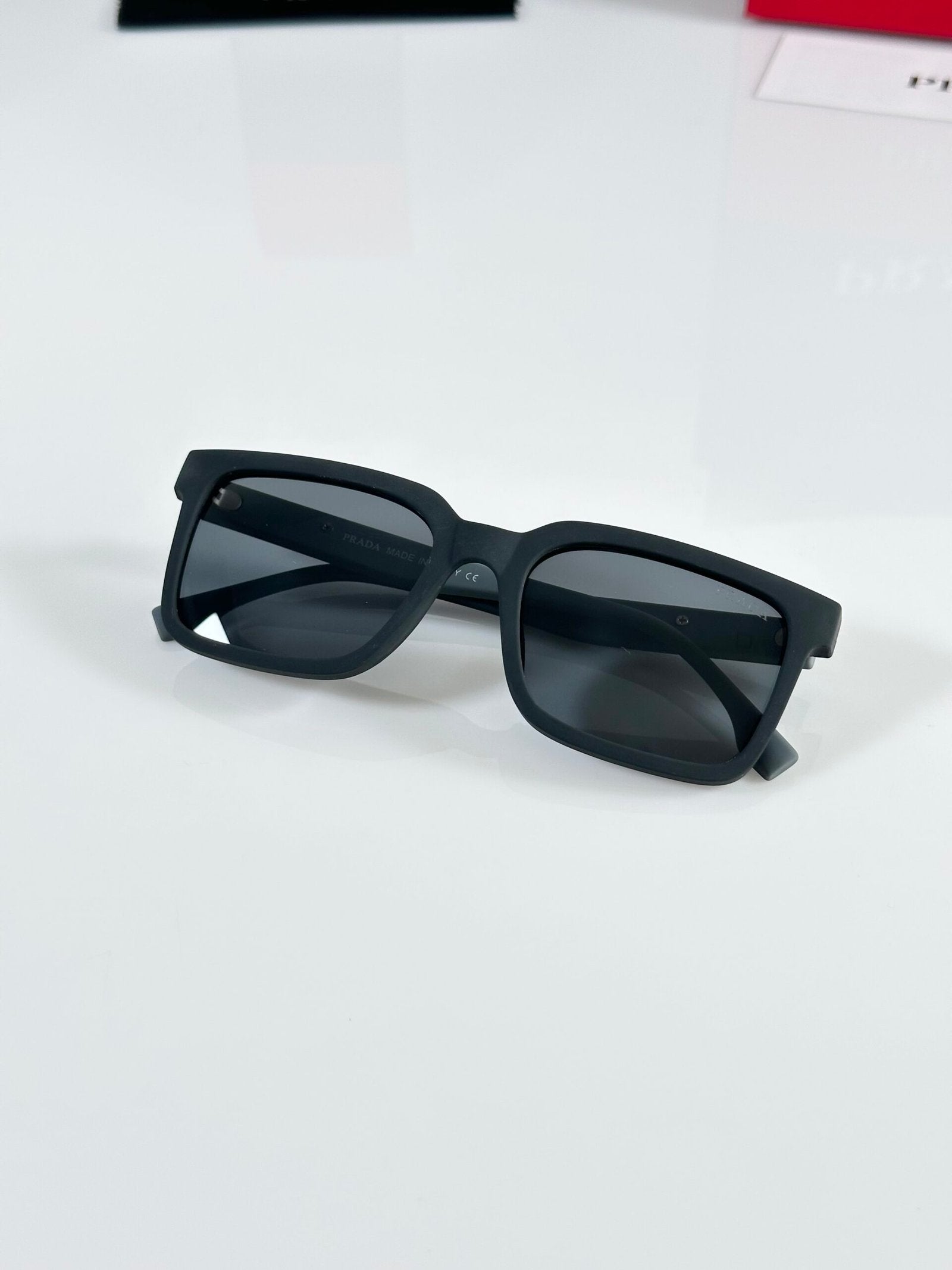 PR 26 Black Grey