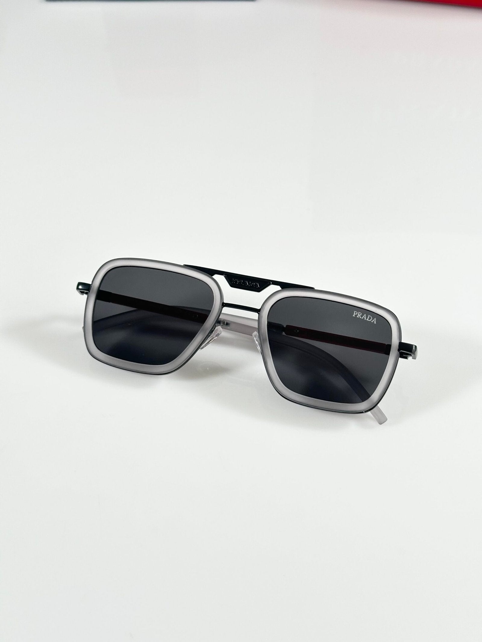PR 8805 Grey