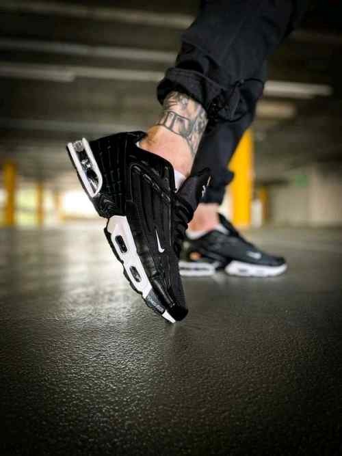 NIKEE AIRMAX PLUS 3 TN BLACK WHITE