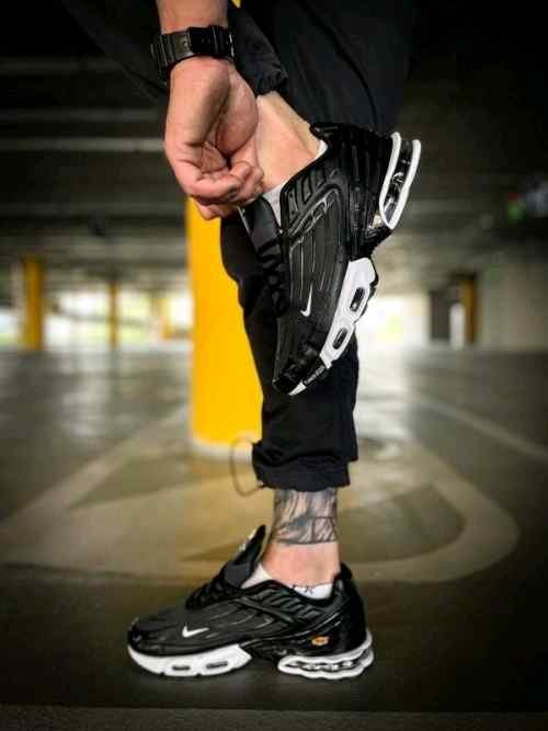 NIKEE AIRMAX PLUS 3 TN BLACK WHITE