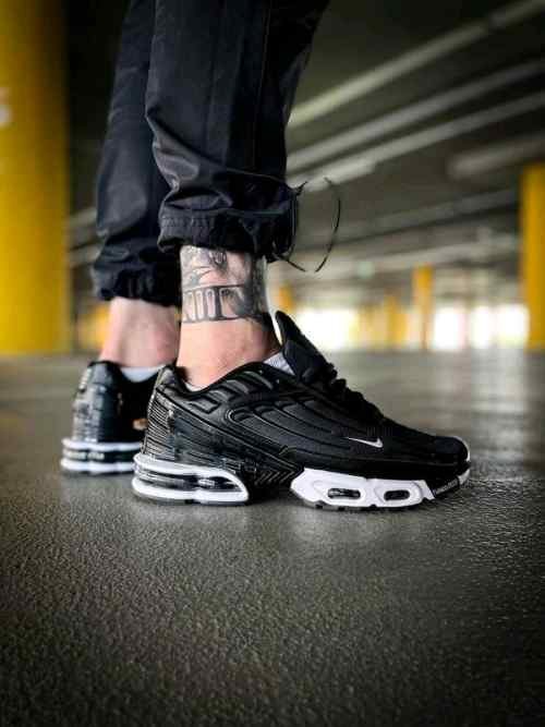 NIKEE AIRMAX PLUS 3 TN BLACK WHITE