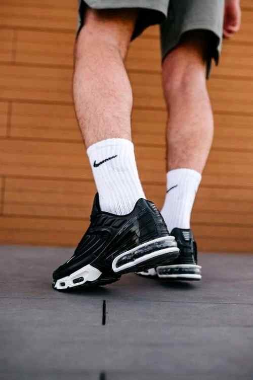 NIKEE AIRMAX PLUS 3 TN BLACK WHITE