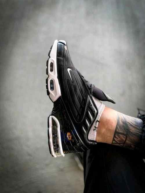NIKEE AIRMAX PLUS 3 TN BLACK WHITE