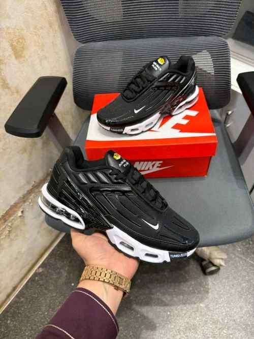 NIKEE AIRMAX PLUS 3 TN BLACK WHITE
