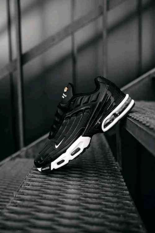 NIKEE AIRMAX PLUS 3 TN BLACK WHITE