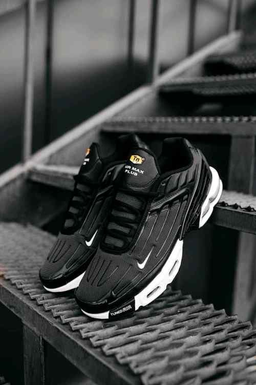 NIKEE AIRMAX PLUS 3 TN BLACK WHITE