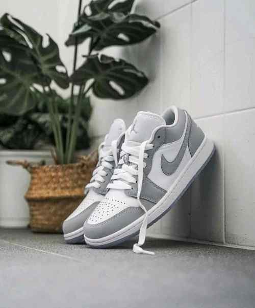 nikee Jordan Retro 1 Low WOLF GREY