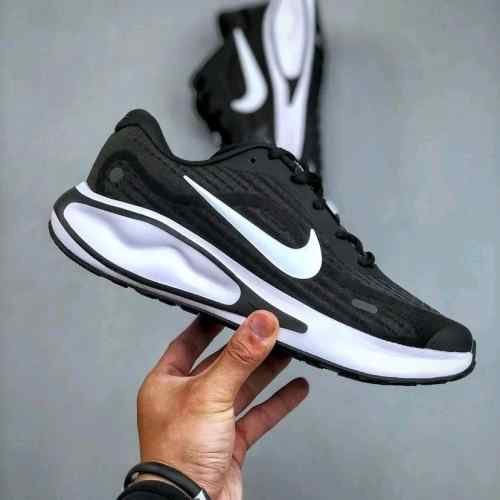 Nikee Journey Run White Black
