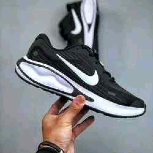 Nikee Journey Run White Black