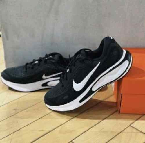 Nikee Journey Run White Black