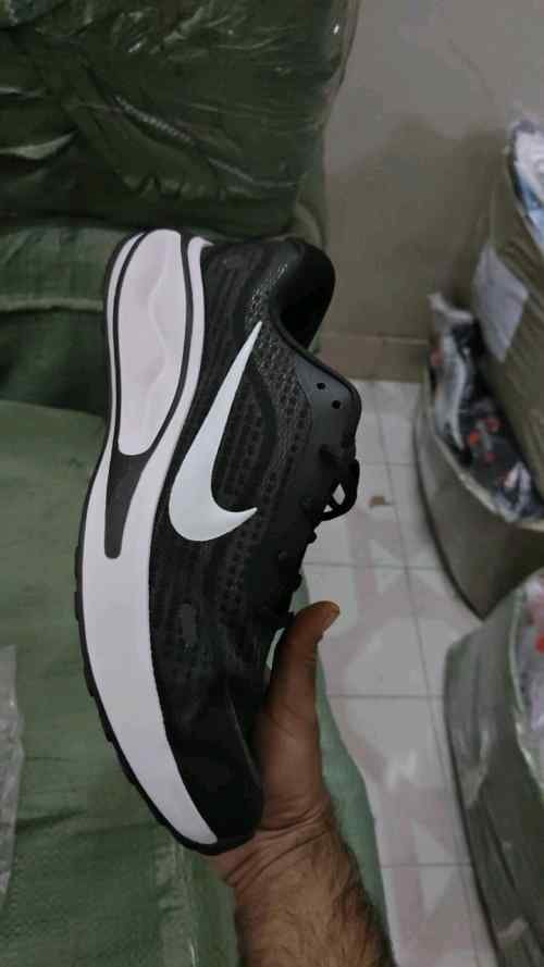 Nikee Journey Run White Black