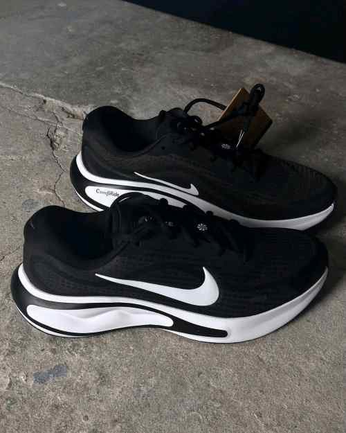 Nikee Journey Run White Black