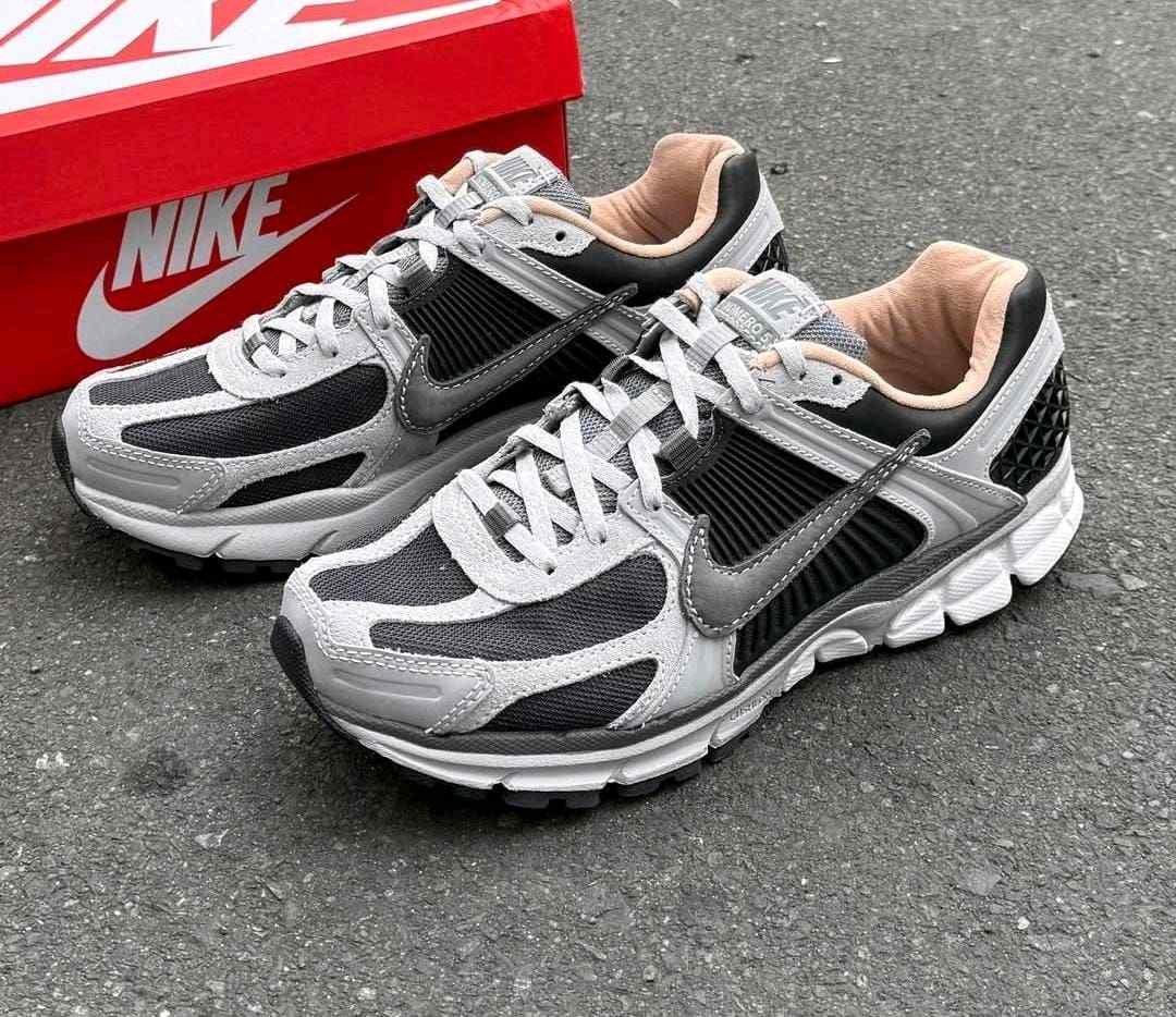 nikee zoom vomero 5 dark smoke grey vachetta