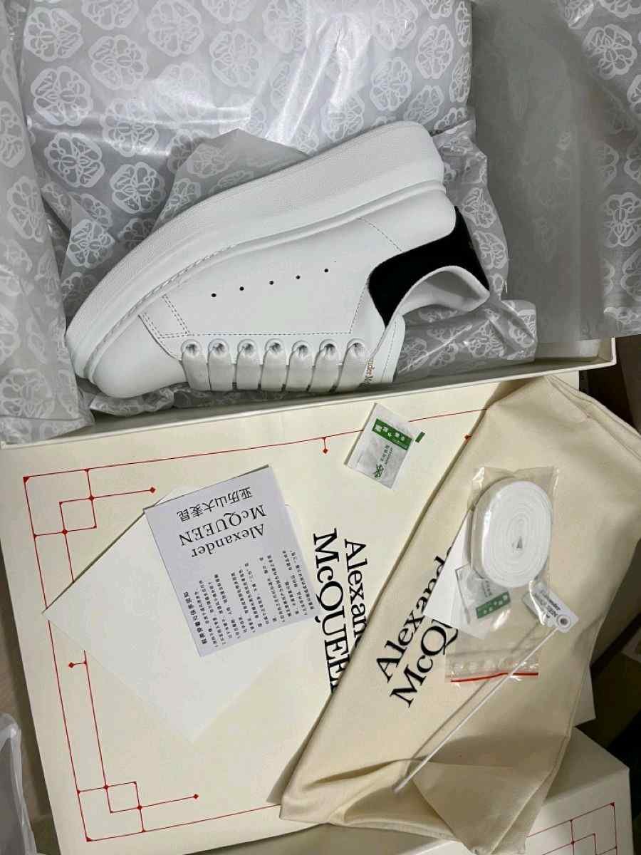Alexander MCQueen White-Black full accessories