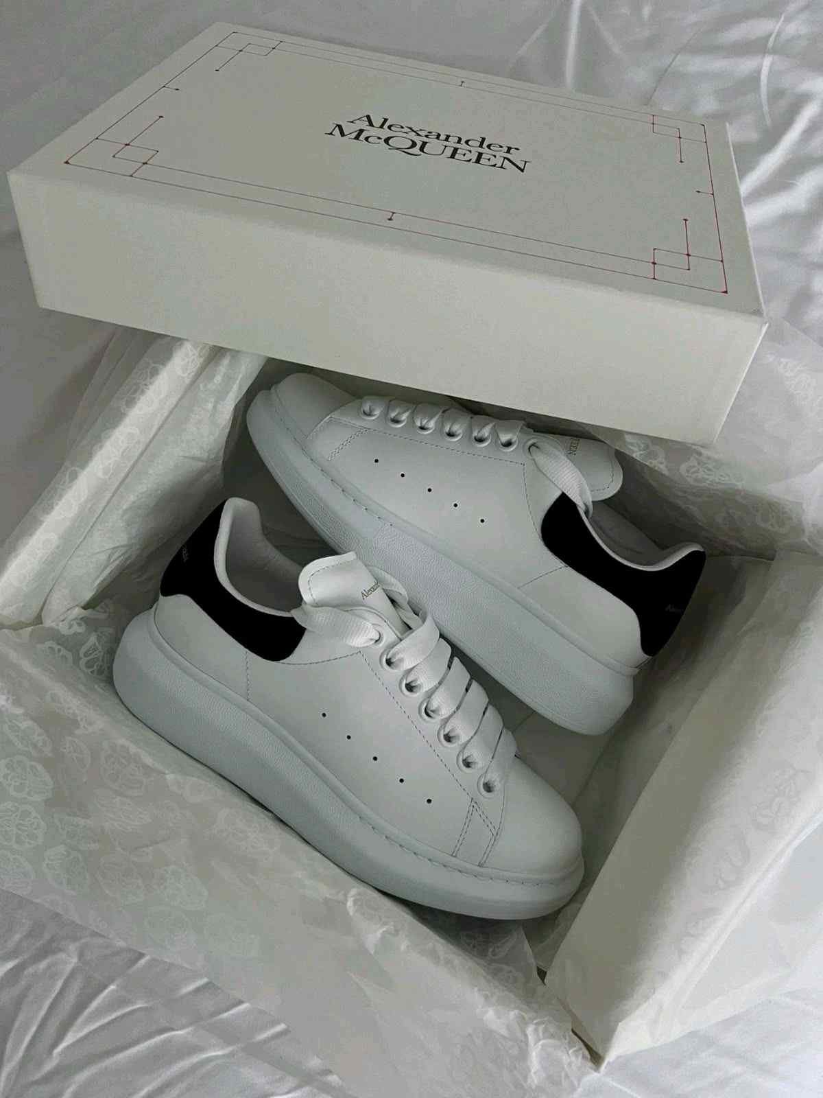 Alexander MCQueen White-Black full accessories