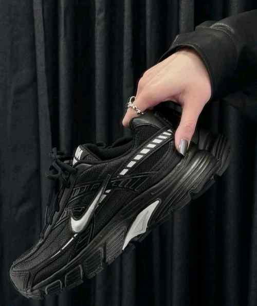 nikee Initiator Black Grey Silver