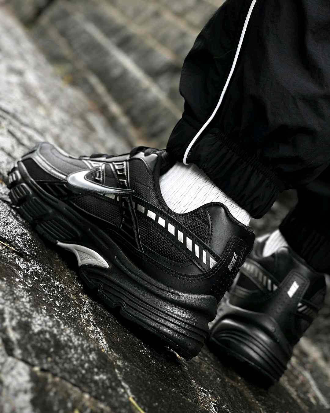 nikee Initiator Black Grey Silver