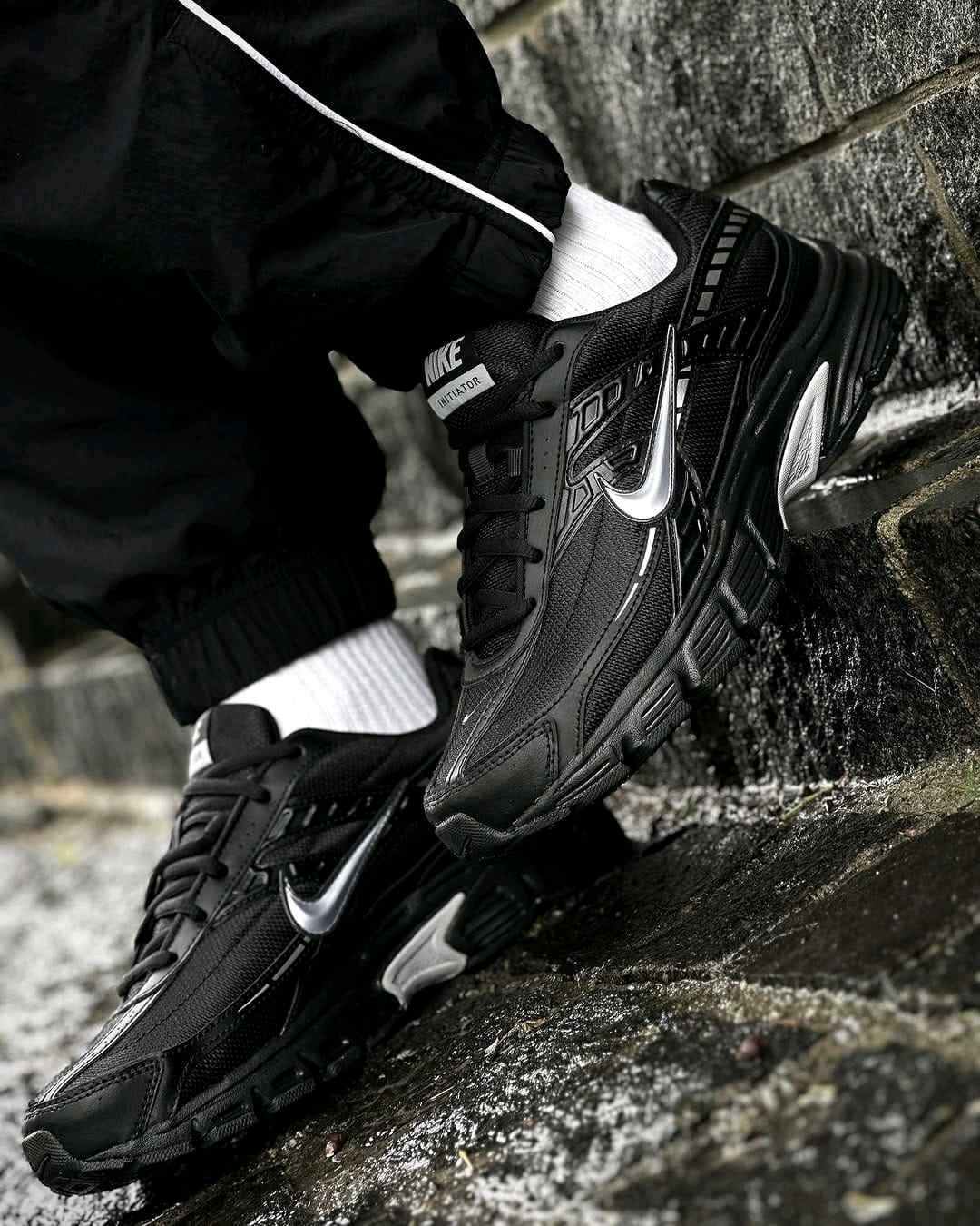 nikee Initiator Black Grey Silver