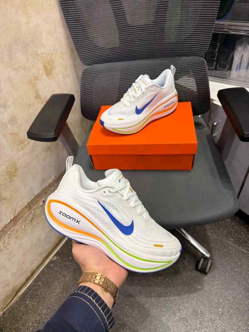 Nikee Zoom X Vomero Plus