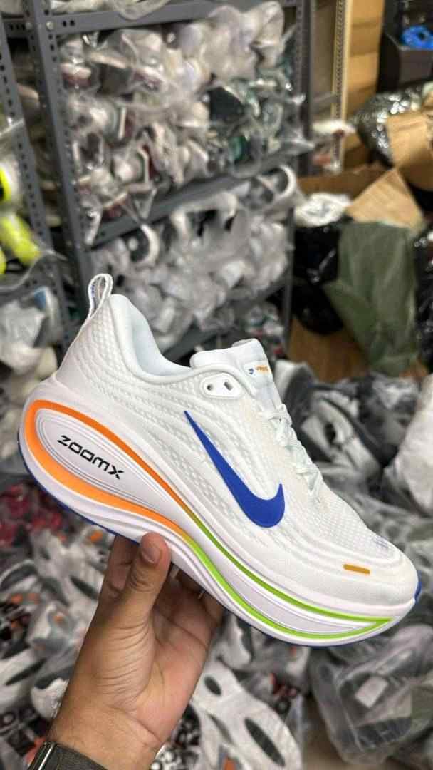 Nikee Zoom X Vomero Plus