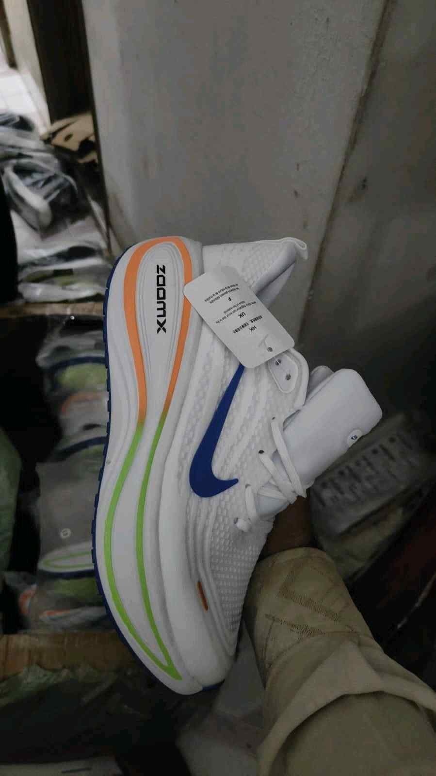 Nikee Zoom X Vomero Plus