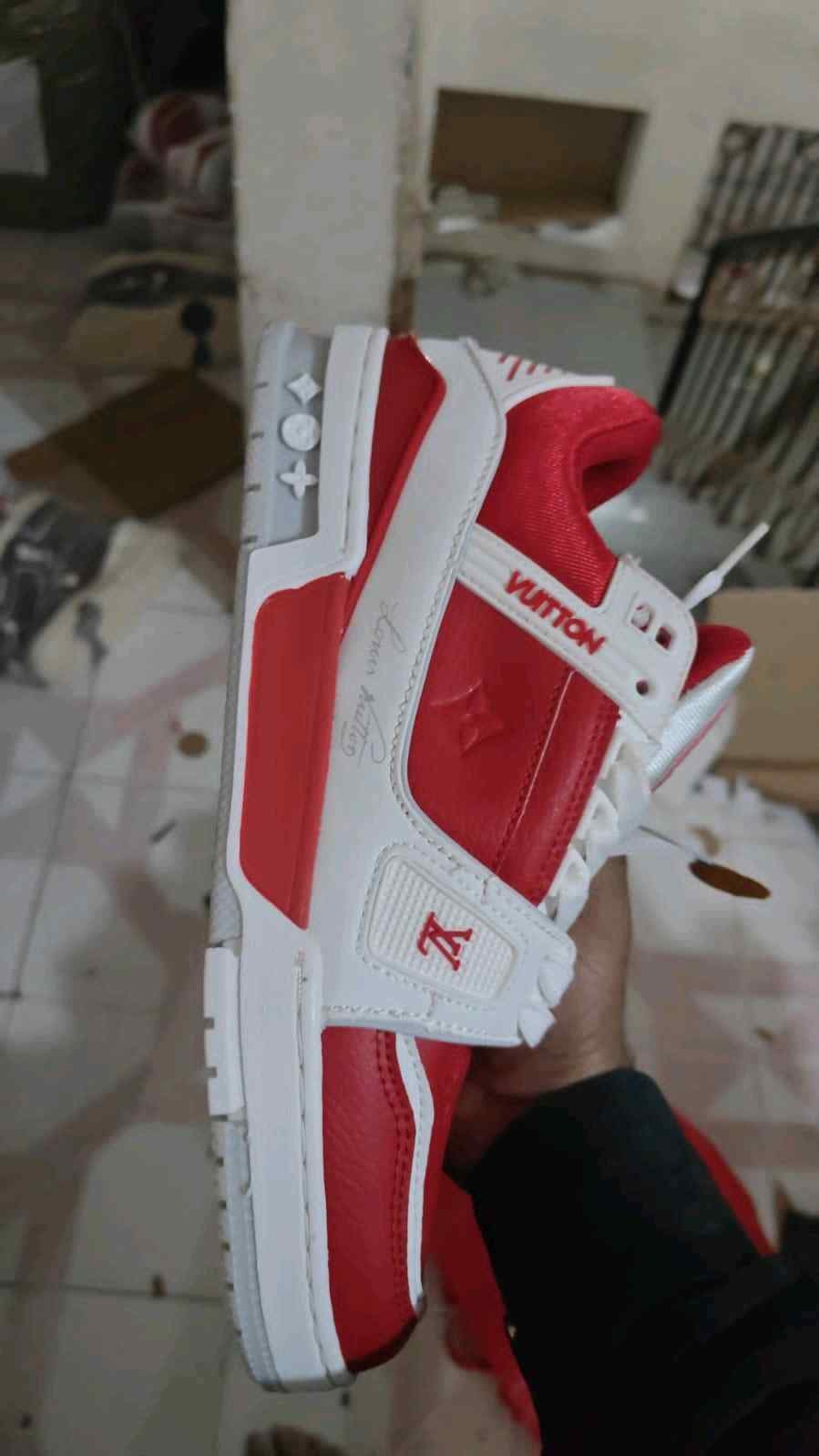 LOUISs VUITTONn TRAINER SIGNATURE RED WHITE