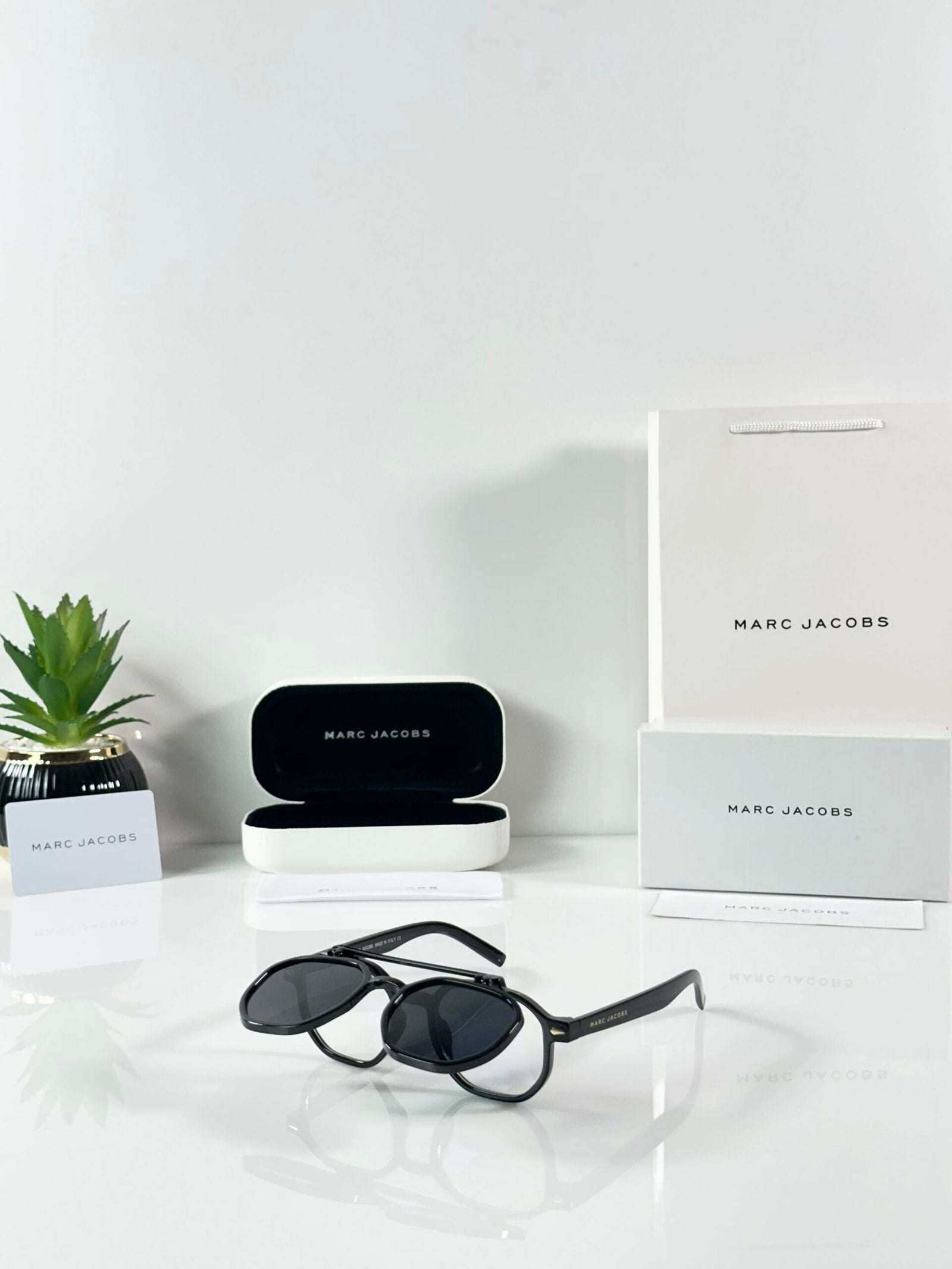 Marc Jacobs 1005 Flip Shine Black