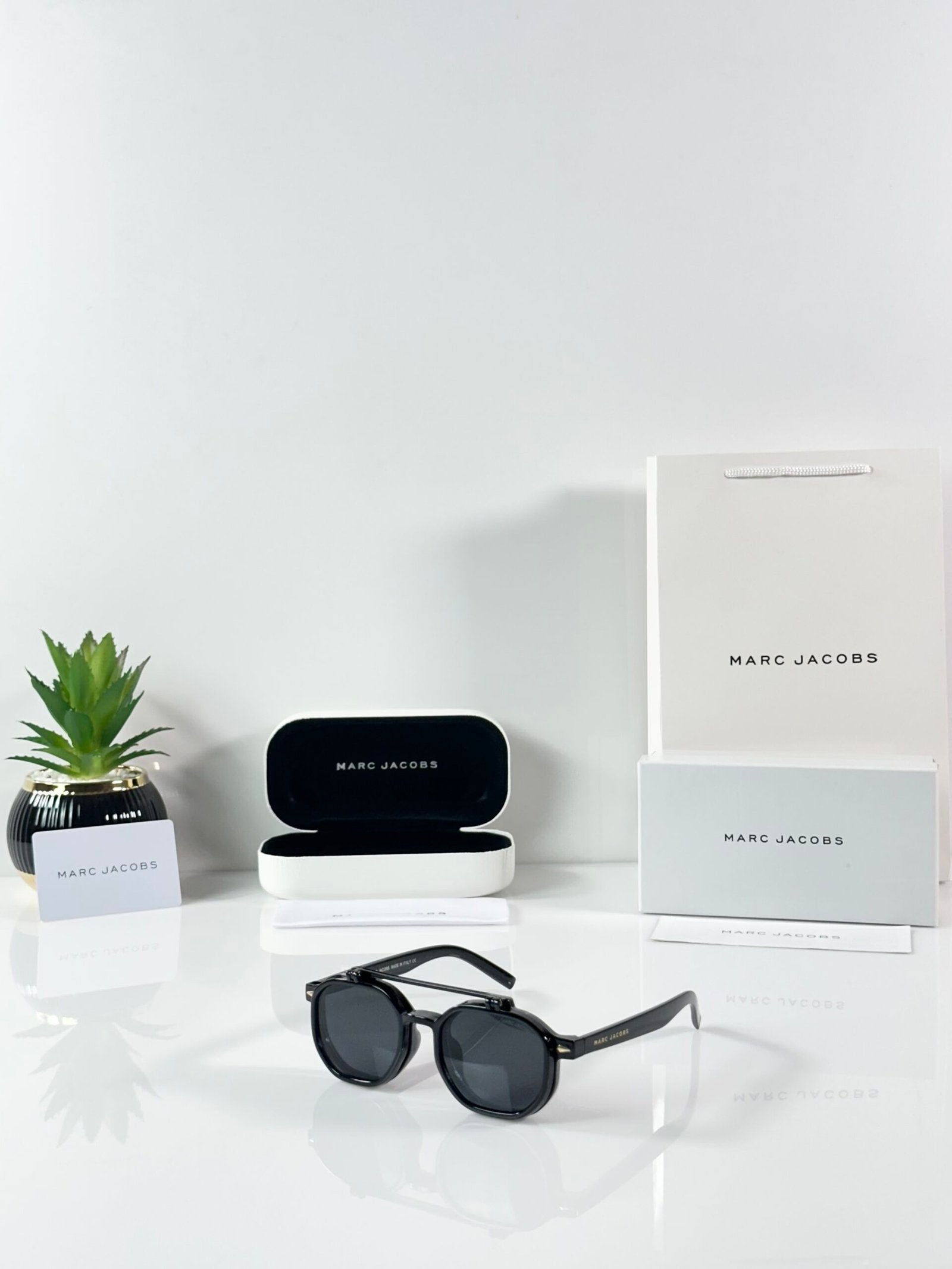 Marc Jacobs 1005 Flip Shine Black