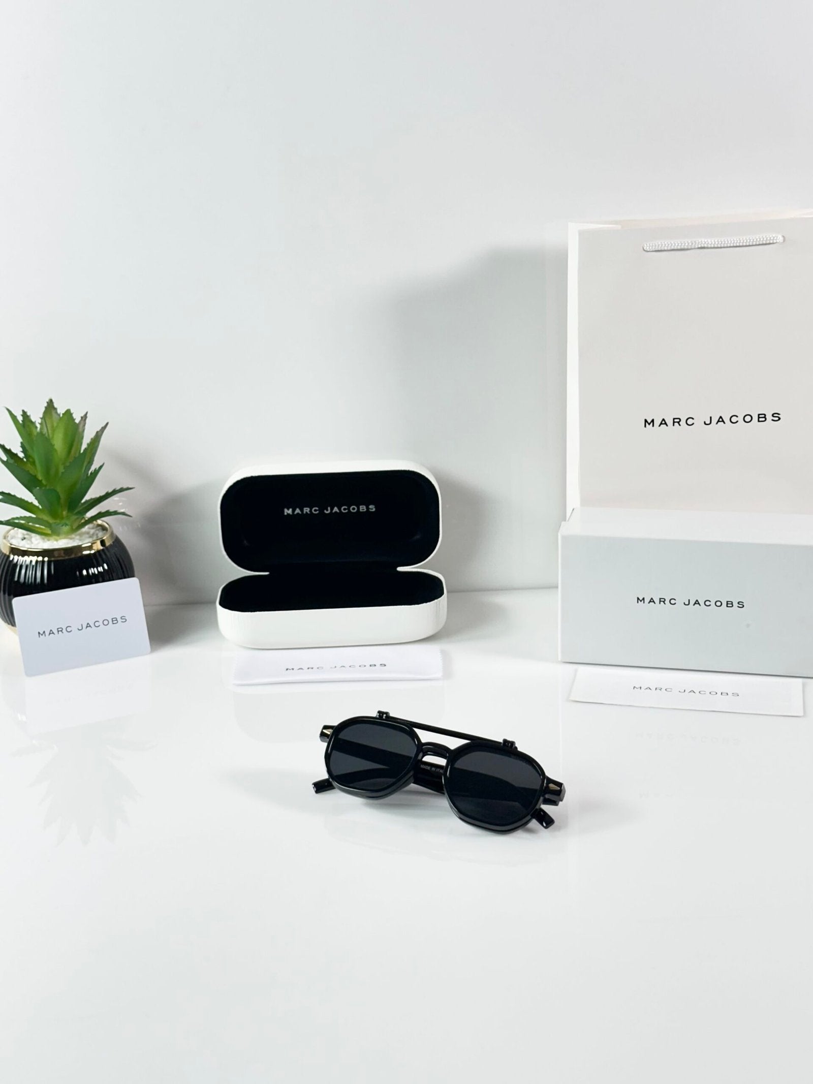 Marc Jacobs 1005 Flip Shine Black