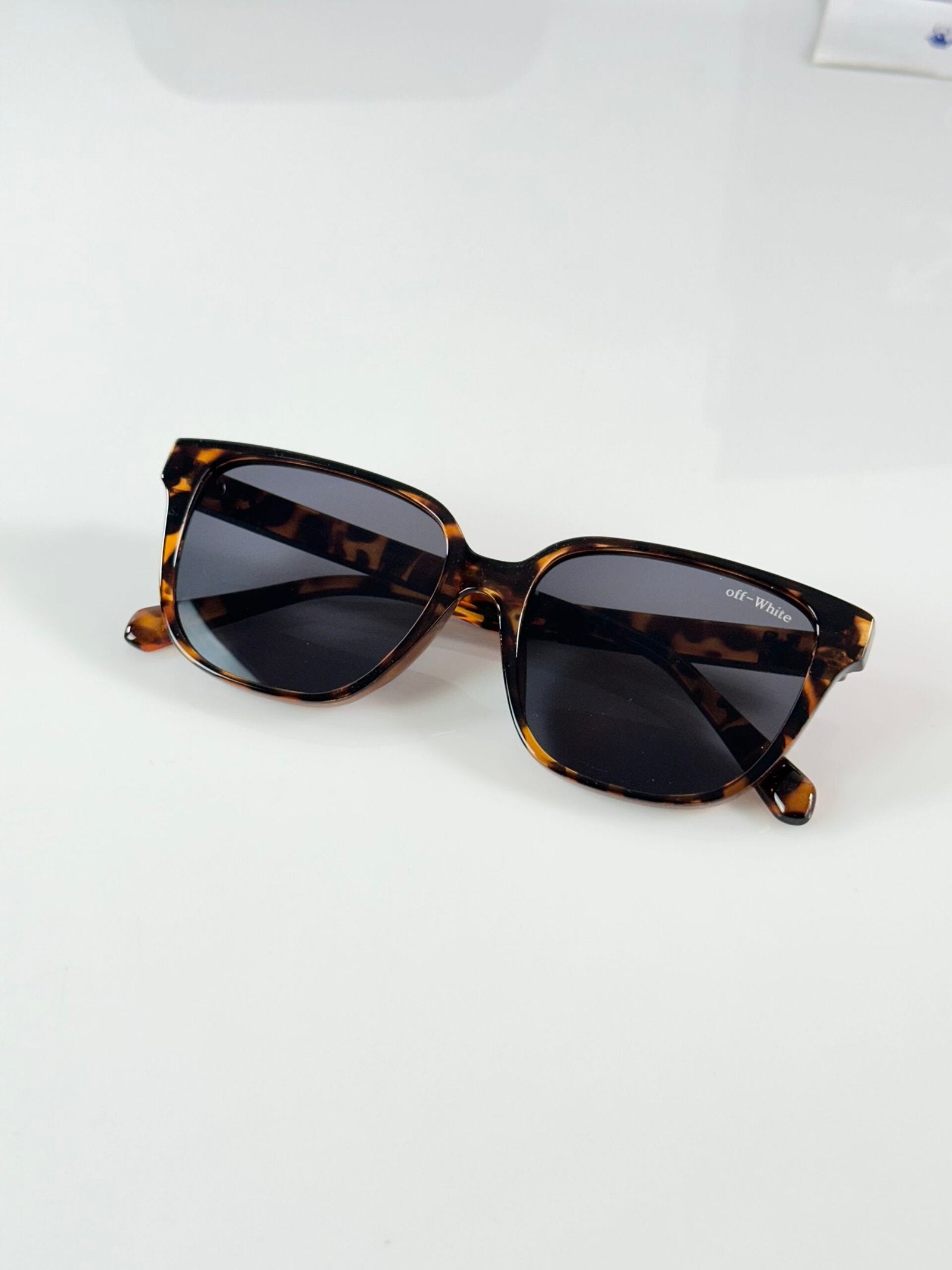 OFF_2135_Chita_Black