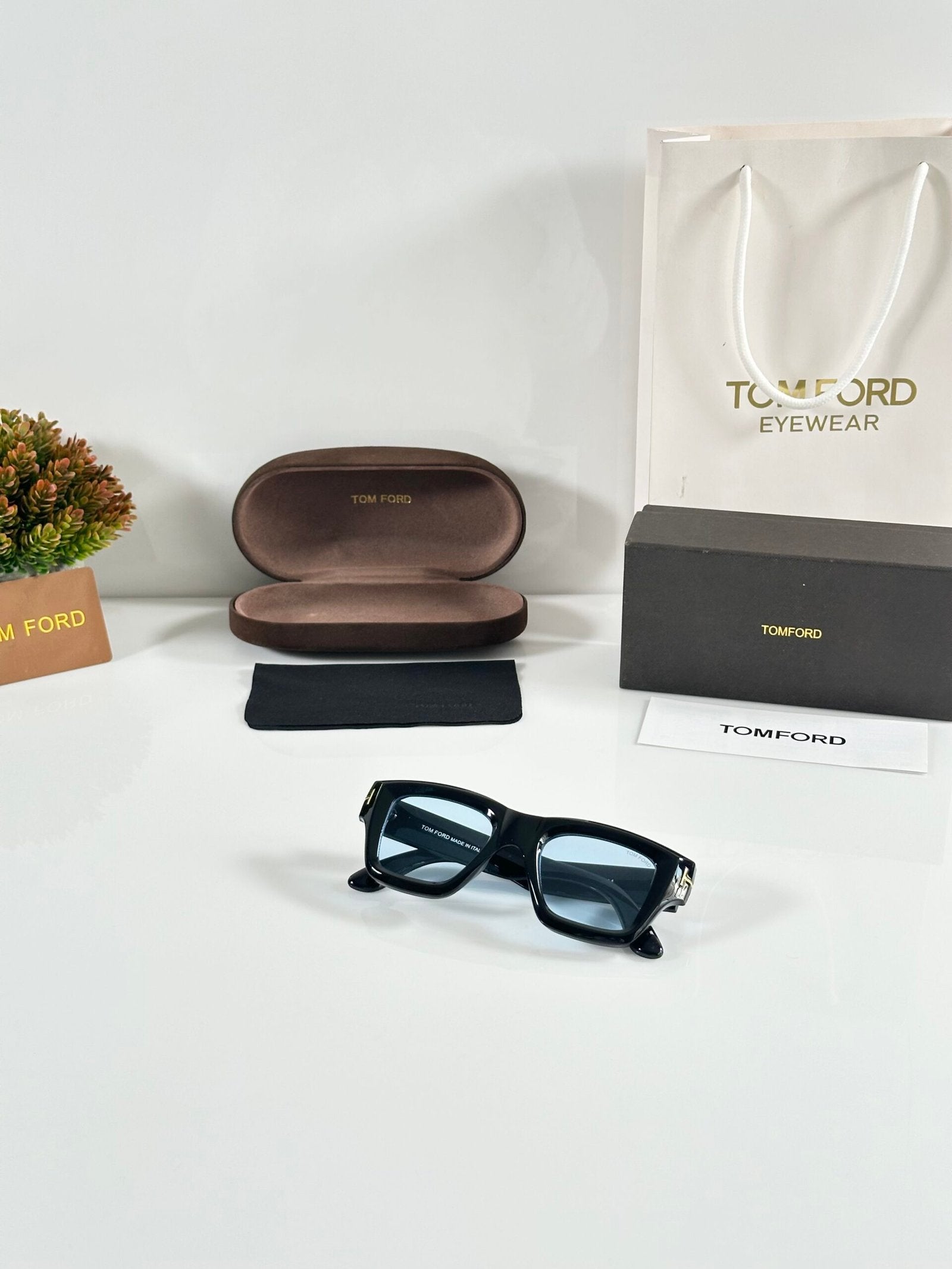 Tom 184 Black Blue