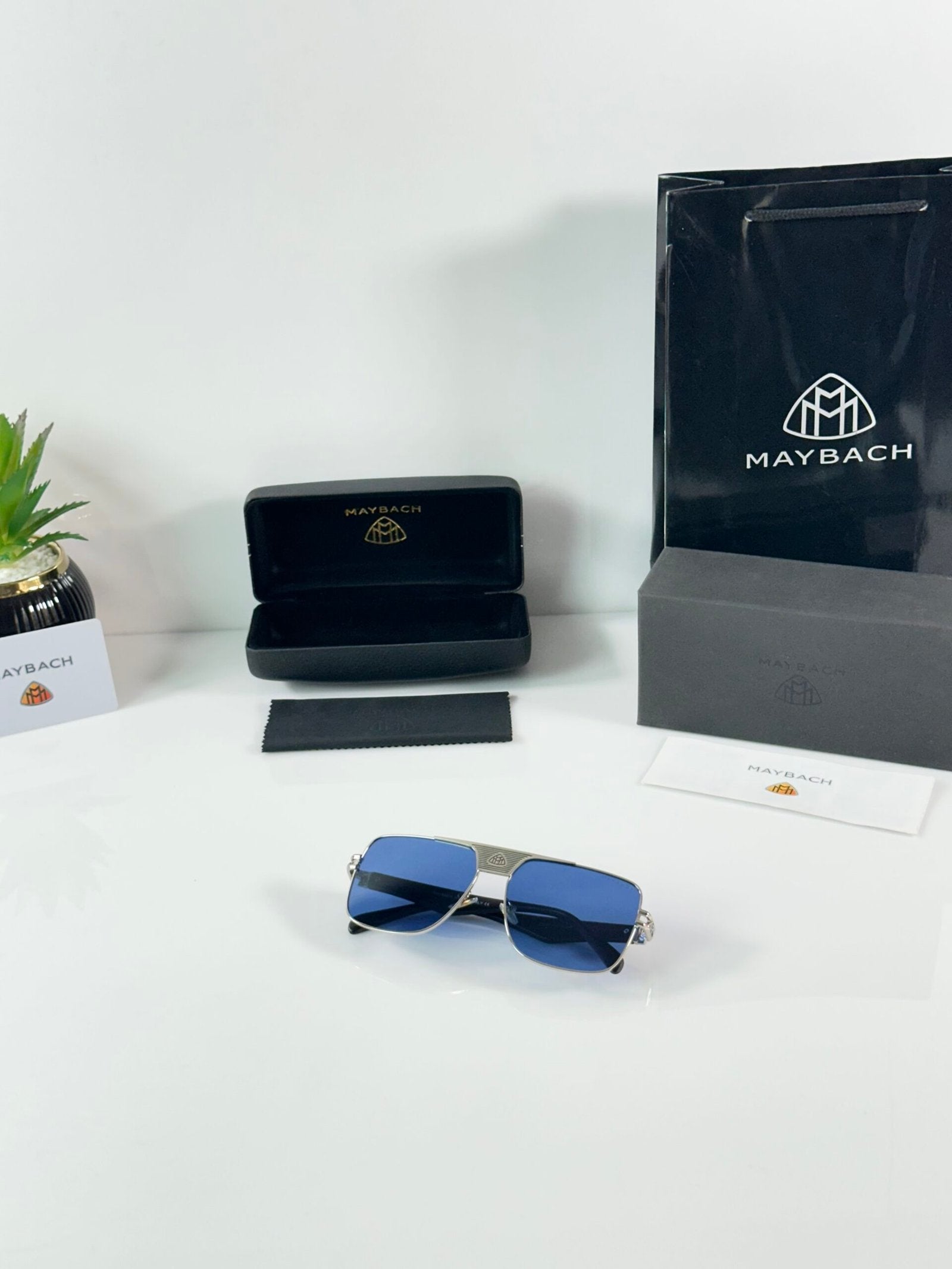 Maybach 2220 Silver Blue