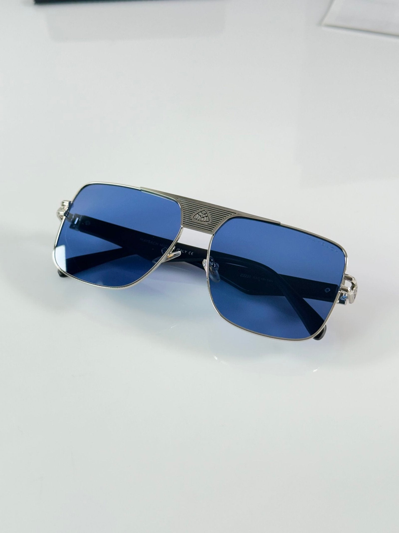 Maybach 2220 Silver Blue